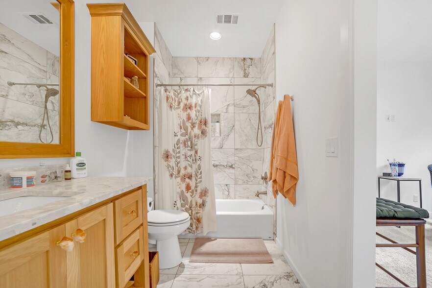 More Photos Of 446724 E 390 Rd, Langley Hotel For Sale