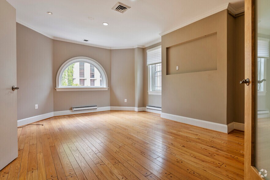 More Photos Of 1906 Sunderland Pl NW, Washington Office Residential For Sale