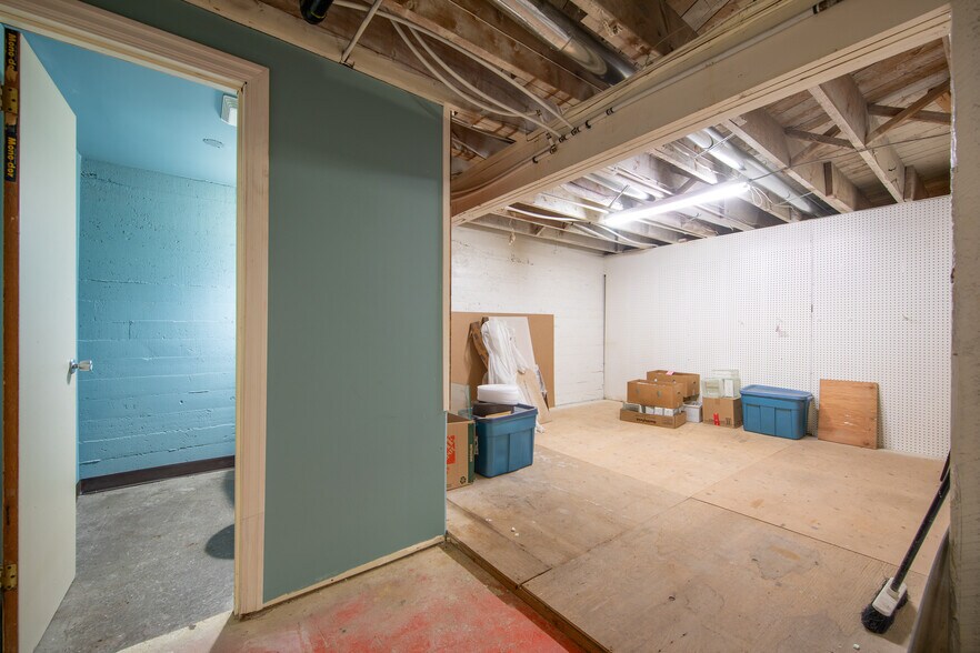 More Photos Of 5007 50 St, Lloydminster Office For Sale