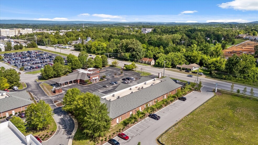 More Photos Of 7446 Shallowford Rd, Chattanooga Medical For Lease