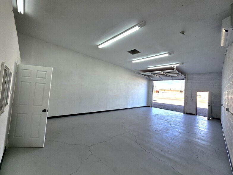 More Photos Of 2045 Plaza Dr, Bullhead City Flex For Lease