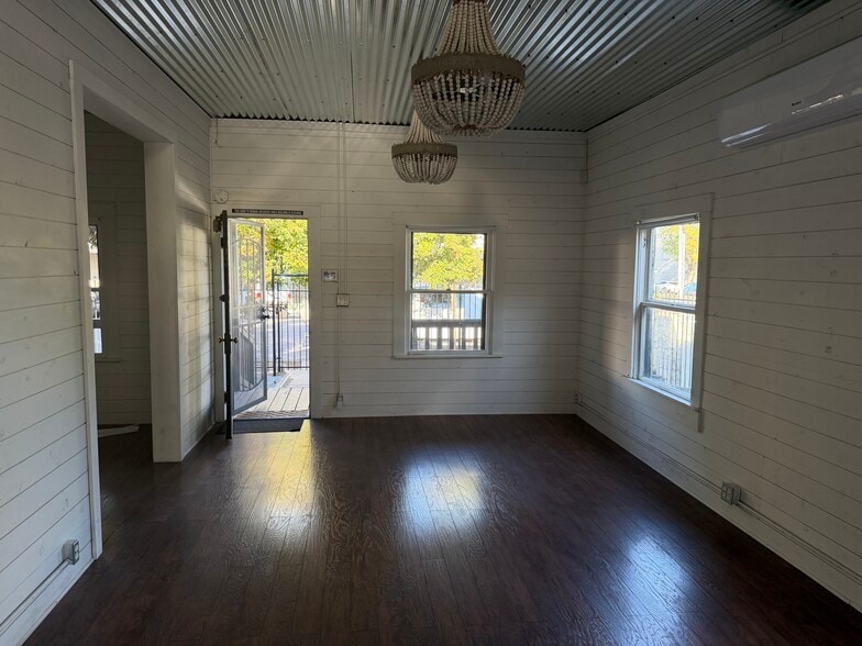 More Photos Of 1272 Oregon St, Redding Office For Sale