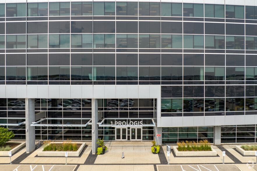 More Photos Of 1 Prologis Blvd, Mississauga Office For Lease