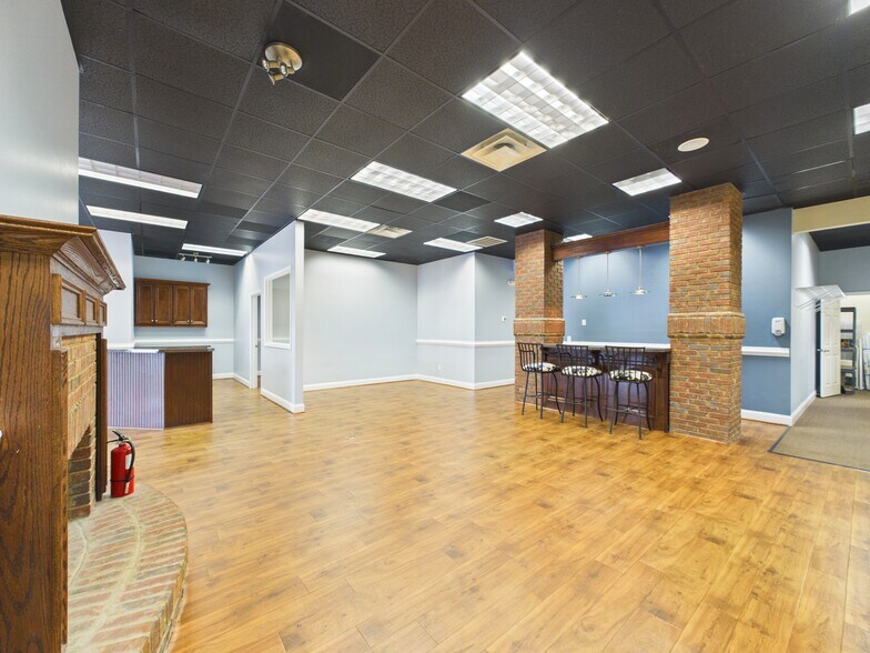 More Photos Of 7559 Kayne Blvd, Columbus Freestanding For Lease