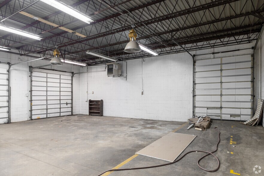 More Photos Of 631 6th Ave, Huntington Storefront For Lease