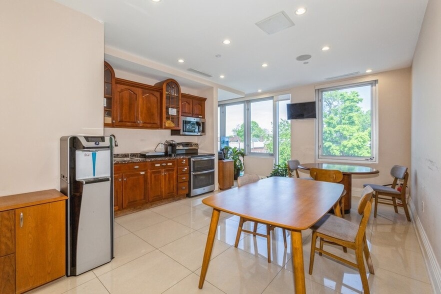 More Photos Of 215-15 Northern Blvd, Bayside Storefront Retail Office For Lease