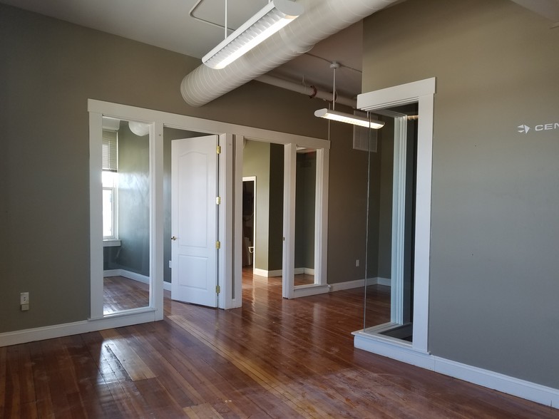 More Photos Of 5 Central Sq, Stoneham Medical For Lease