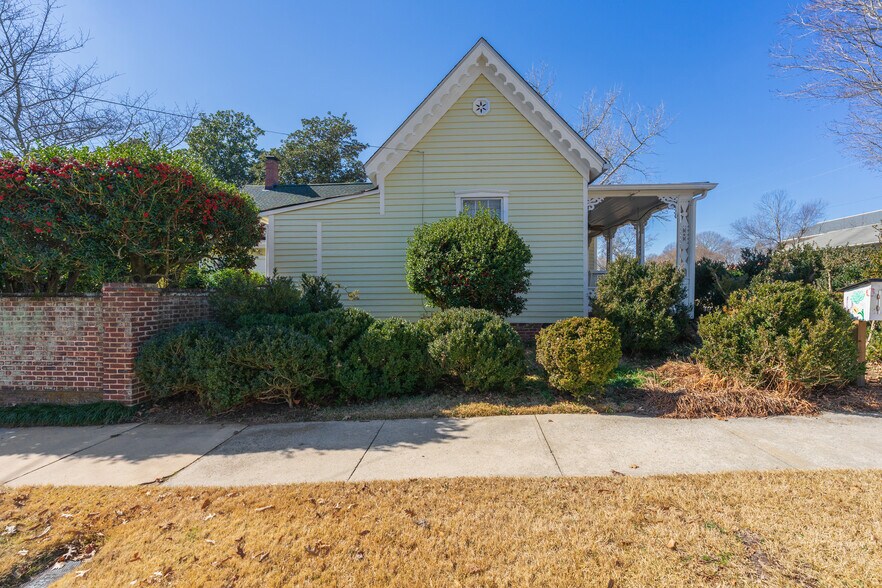 More Photos Of 132 E College St, Griffin Hospitality For Sale