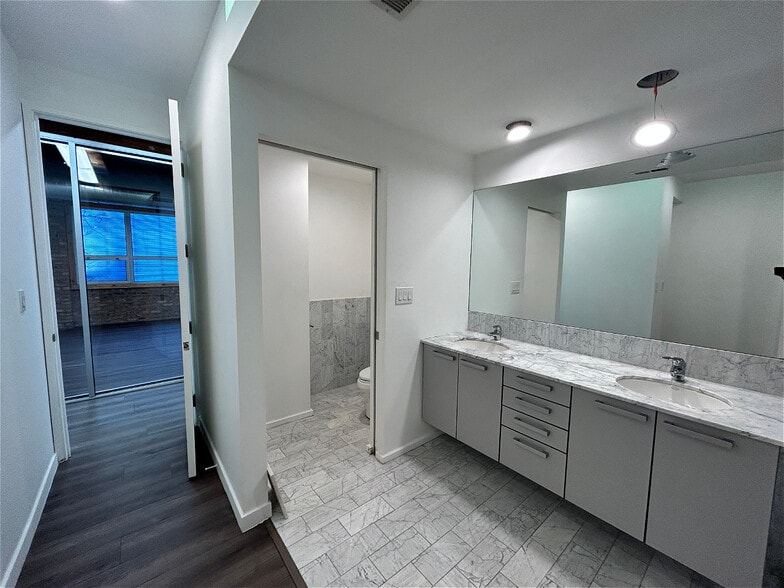More Photos Of 201 E Ohio St, Chicago Medical For Lease