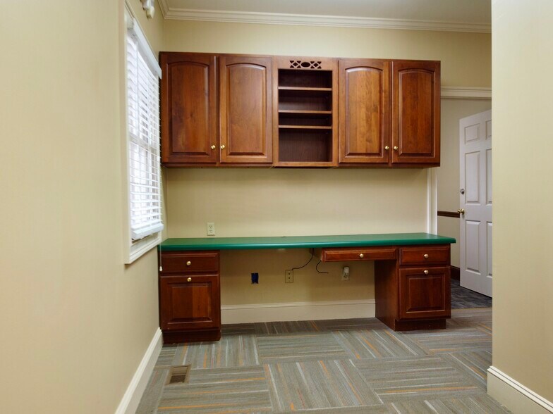 More Photos Of 3218 Mill St, Covington Medical For Sale