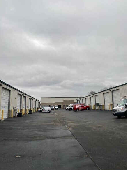 More Photos Of 8060 Reading Rd, Cincinnati Flex For Lease