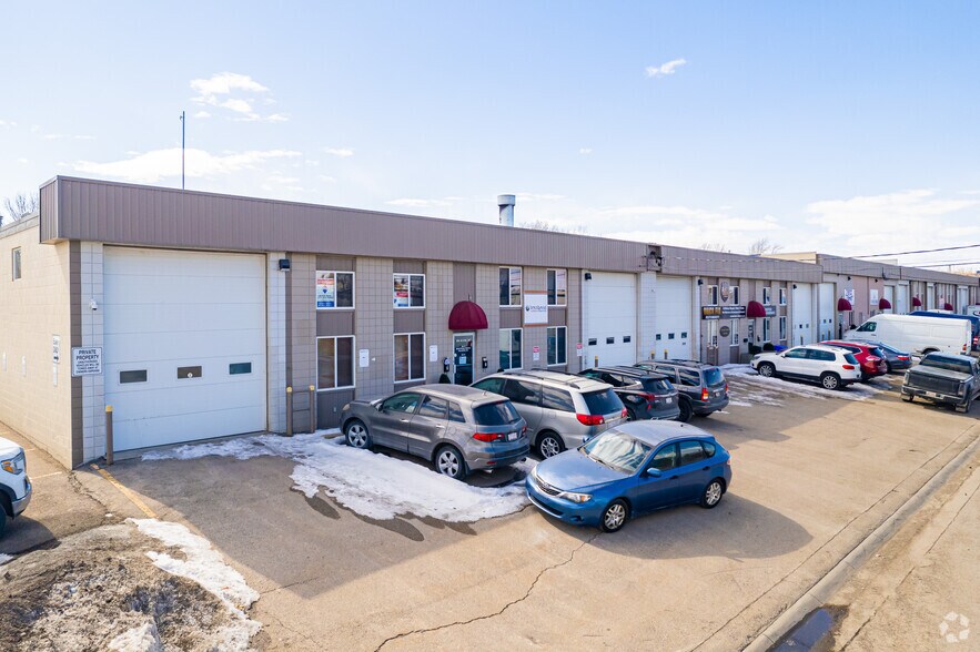 More Photos Of 915-935 48 Ave SE, Calgary Warehouse For Sale
