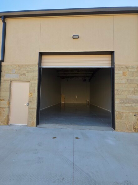 More Photos Of 401 Chitalpa St, Leander Industrial For Lease
