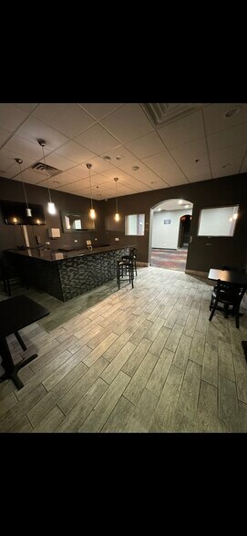 More Photos Of 7831 W 95th St, Hickory Hills Unknown For Lease