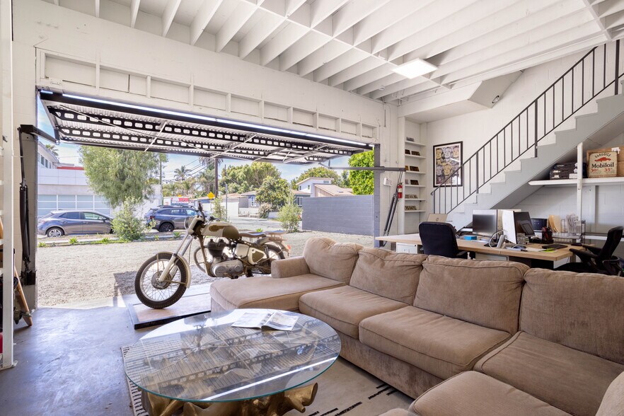 More Photos Of 13123 W Washington Blvd, Los Angeles Showroom For Lease