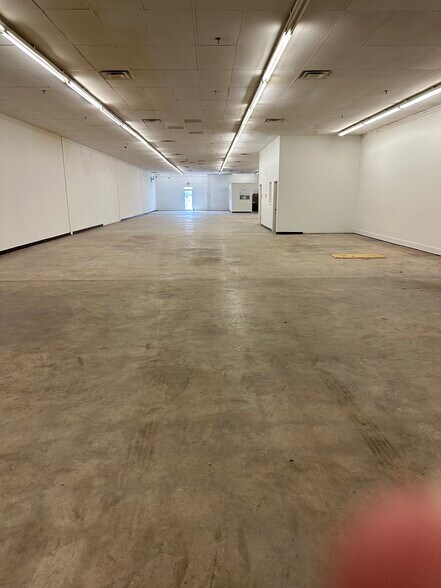 More Photos Of 2500 N St Mary's, Beeville Freestanding For Lease