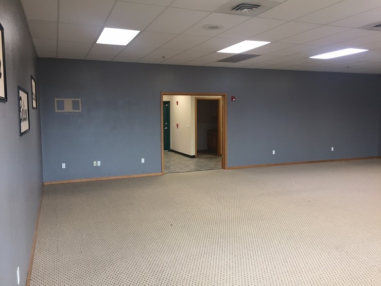 More Photos Of 5601 W Clearwater Ave, Kennewick General Retail For Lease