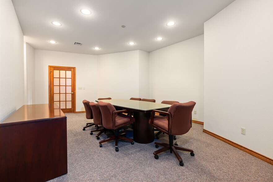 More Photos Of 625 Kennedy Ct, Belton Office For Sale