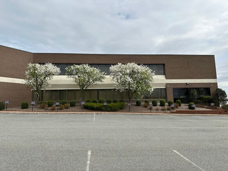 More Photos Of 6 Arrow Rd, Ramsey Office For Lease