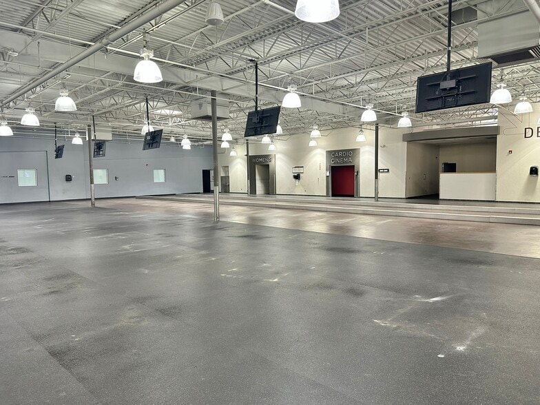 More Photos Of 1409 E Danforth Rd, Edmond General Retail For Lease