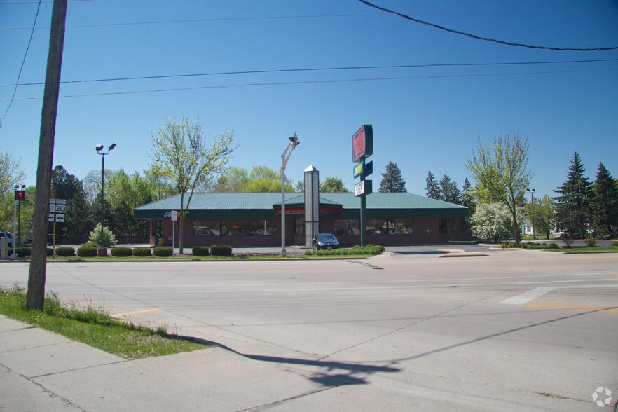 Primary Photo Of 1402 Liberty Ave, Beloit Freestanding For Lease