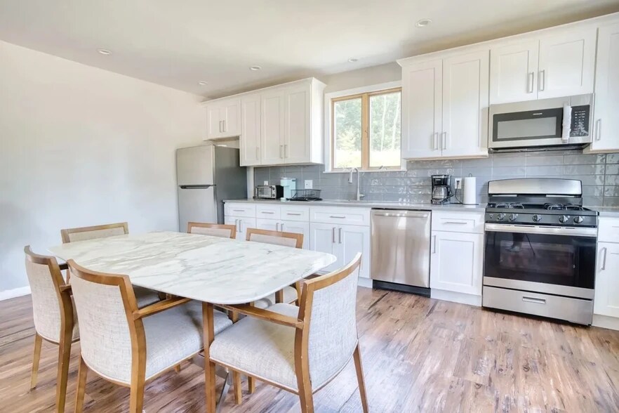 More Photos Of 218 NY-296, Windham Hotel For Sale