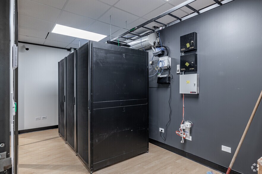 More Photos Of 7550 W Interstate 10, San Antonio Coworking Space