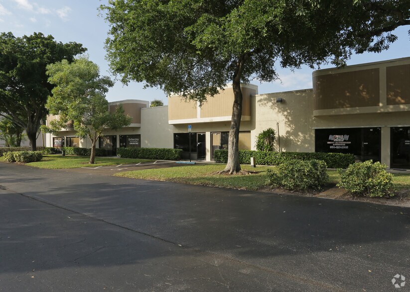 More Photos Of 205-279 Goolsby Blvd, Deerfield Beach Light Distribution For Lease