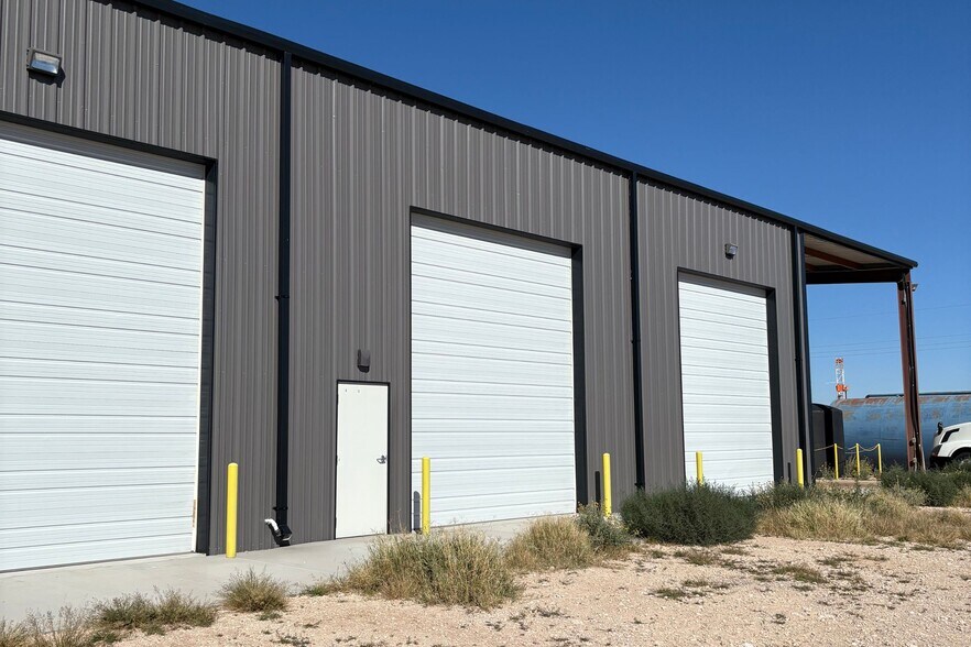 More Photos Of 5305 South County Road 1268, Midland Warehouse For Lease