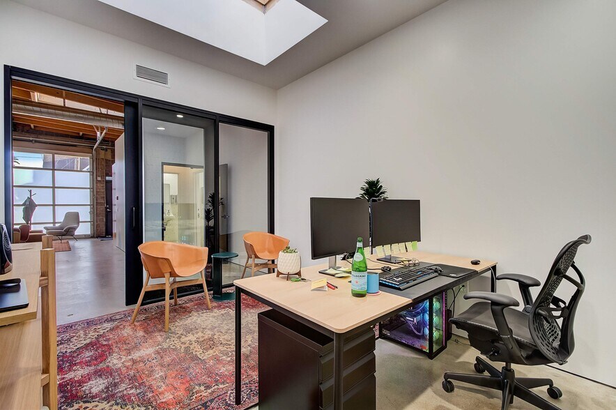 More Photos Of 219-221 Rose Ave, Venice Office For Lease