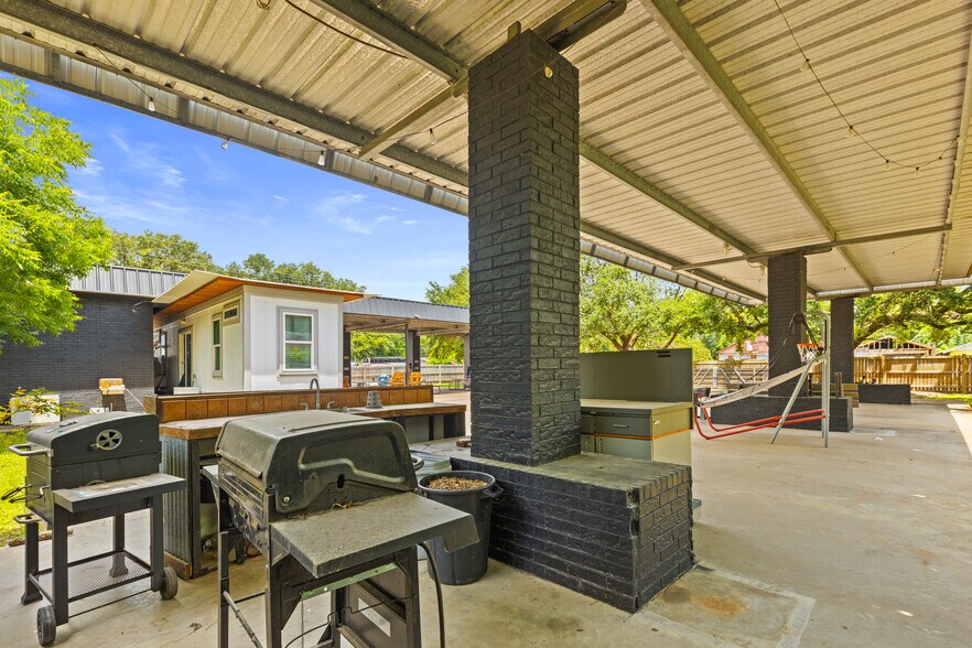 More Photos Of 510 Walker st, Trinity Fast Food For Sale