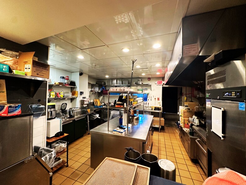 More Photos Of 355 Greenwich Ave, Greenwich Restaurant For Lease