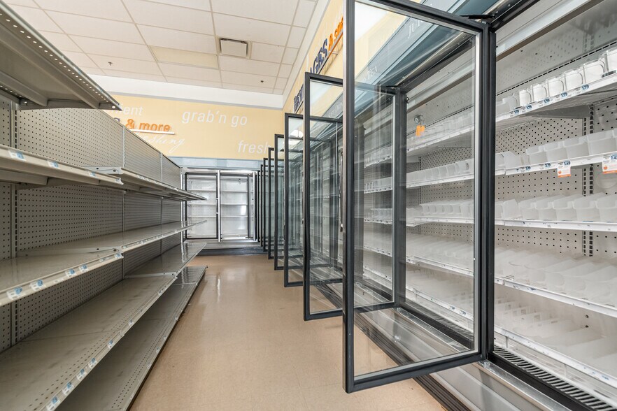 More Photos Of 1470 Tittabawassee Rd, Saginaw Drugstore For Sale