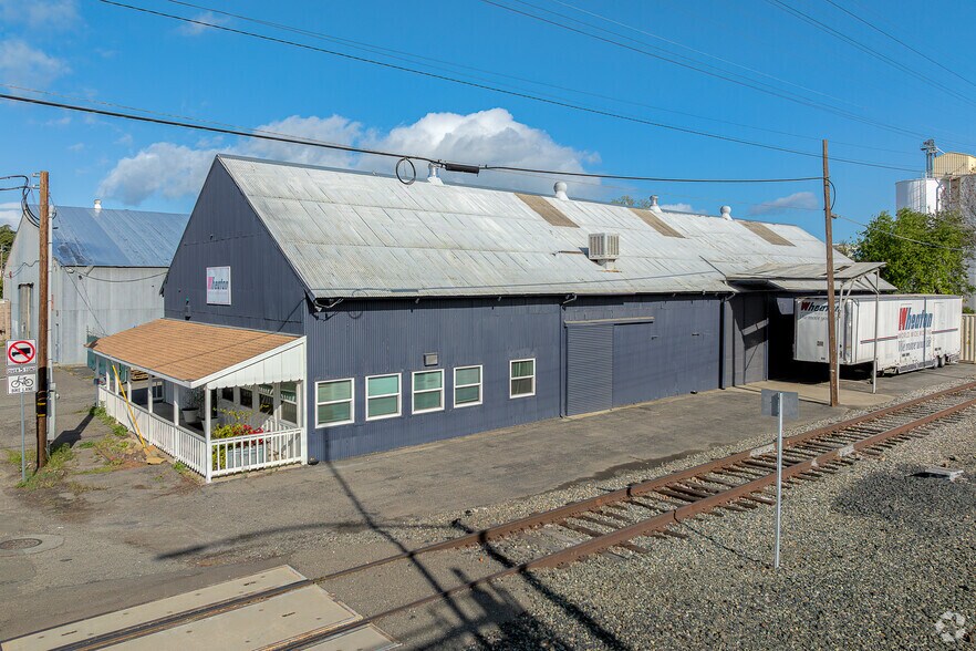 More Photos Of 1107-1111 Gibson Rd, Woodland Warehouse For Sale