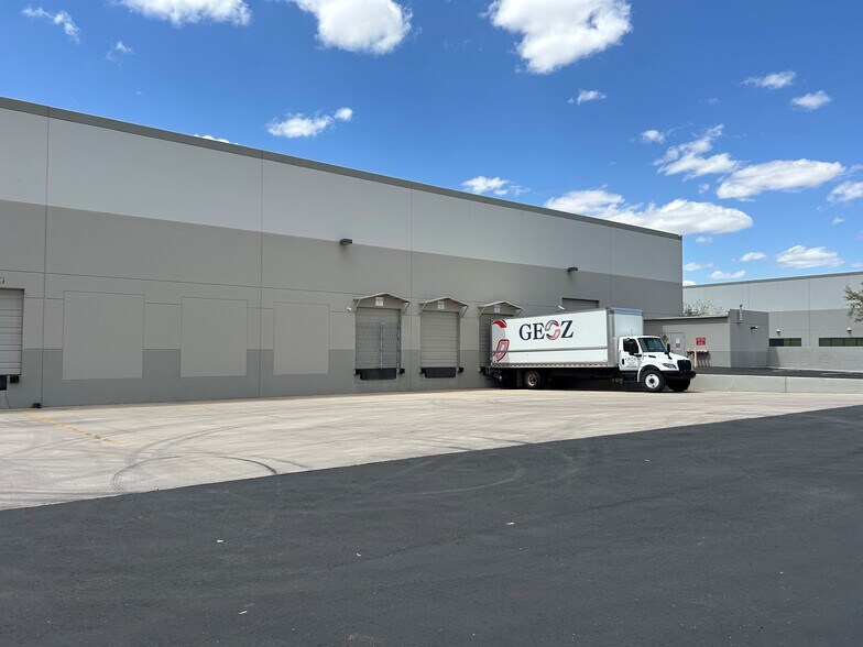 More Photos Of 9025 S Kyrene Rd, Tempe Unknown For Lease