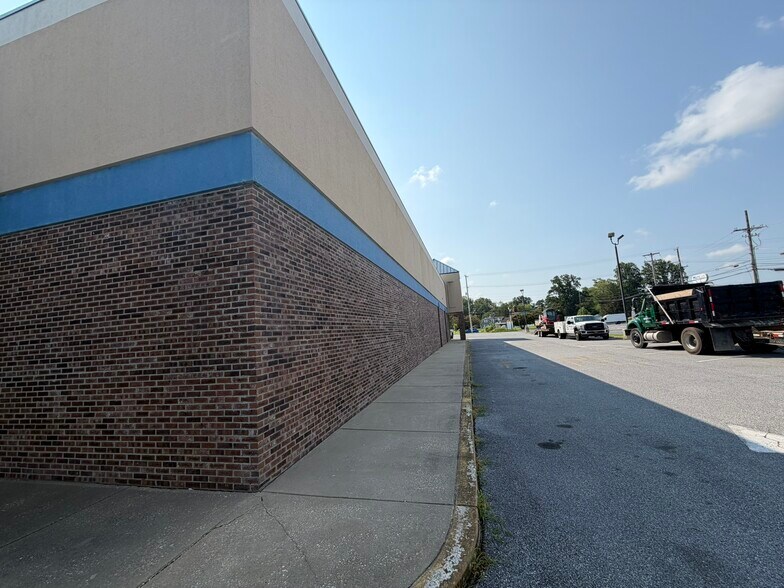More Photos Of 701 Atlanta Rd, Seaford Freestanding For Lease