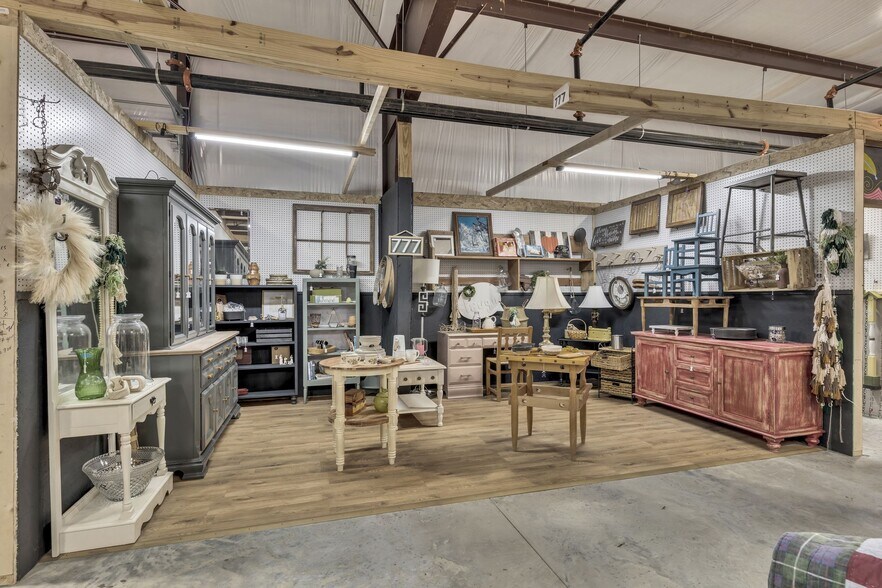 More Photos Of 2120 Old Highway 431 S, Greenbrier Freestanding For Sale