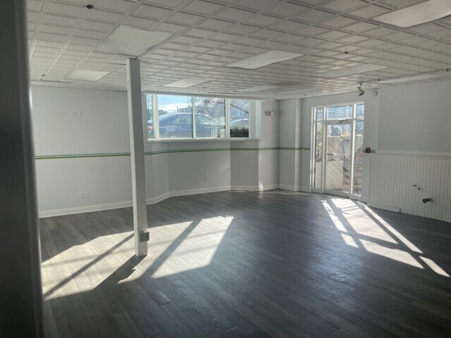 More Photos Of 28 Chestnut St, Andover Storefront Retail Office For Lease