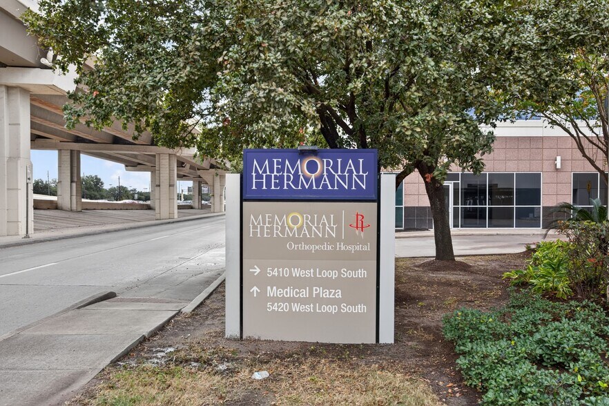 More Photos Of 5420 West Loop S, Bellaire Medical For Lease