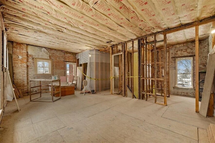 More Photos Of 809 Hall St, Saint Joseph Hospitality For Sale