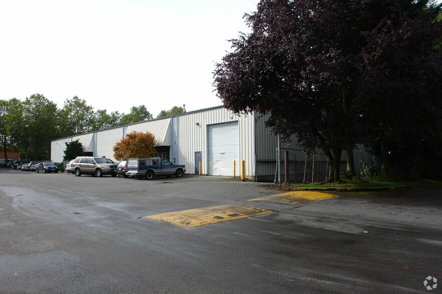 More Photos Of 15032 NE 95th St, Redmond Flex For Lease