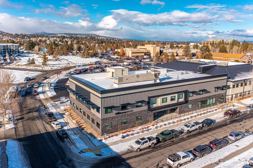 More Photos Of 1342 NE Medical Center Dr, Bend Medical For Lease