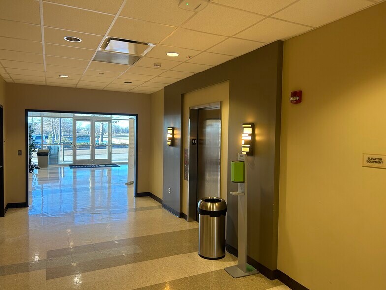 More Photos Of 163 River Oaks Dr, Canton Medical For Lease