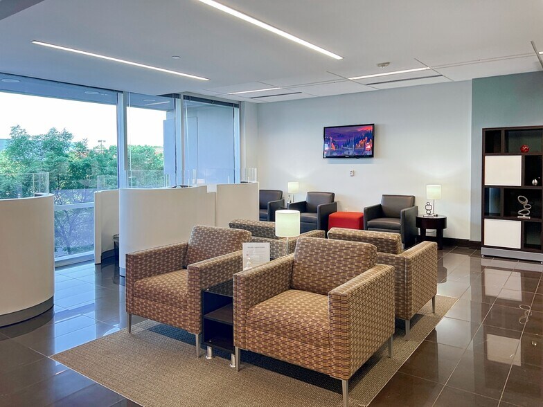 More Photos Of 10130 Perimeter Pky, Charlotte Coworking Space