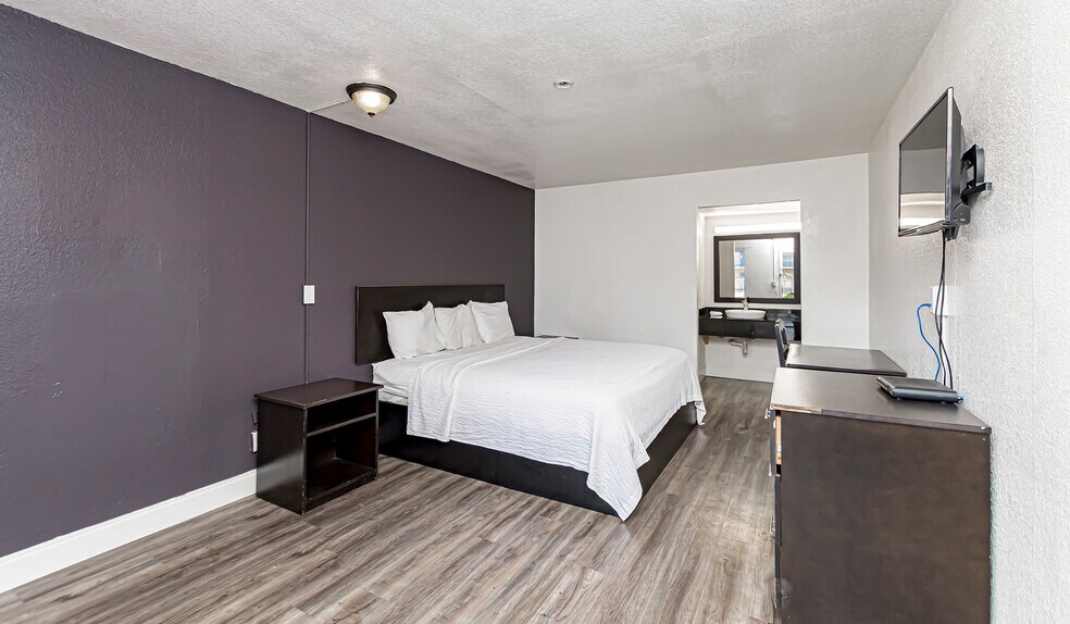 More Photos Of 9999 Gwenadele Ave, Baton Rouge Hotel For Sale