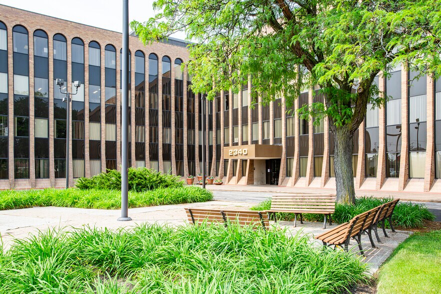 More Photos Of 2340 S River Rd, Des Plaines Office For Lease