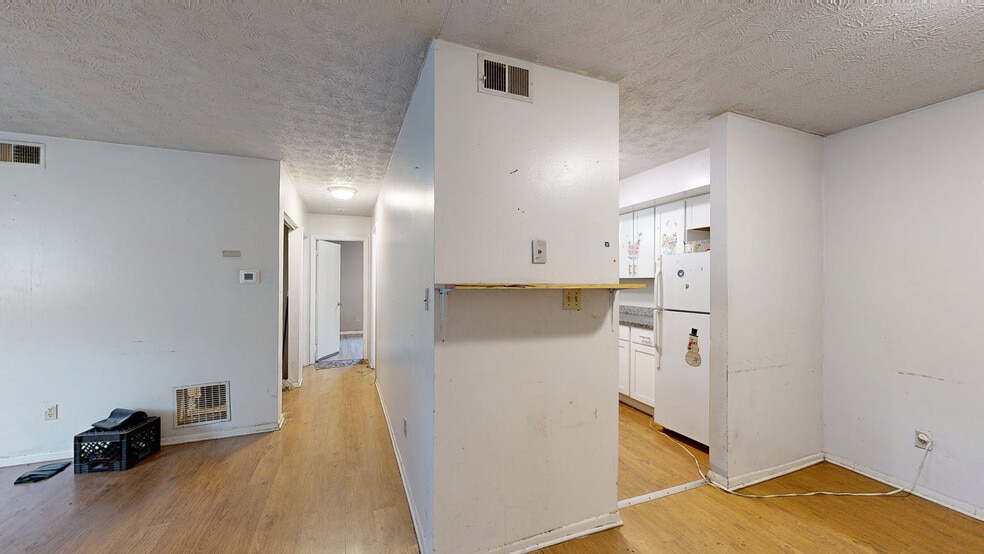 More Photos Of 2045 Cambridge Dr, Lexington Apartments For Sale