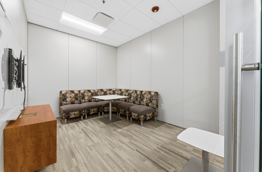 More Photos Of 423 Fortress Blvd, Morgantown Office For Sale