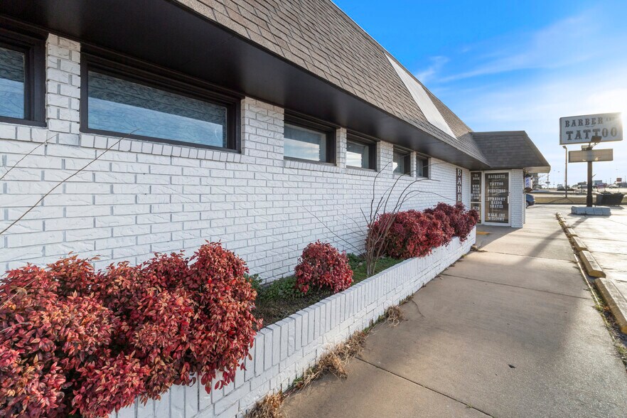 More Photos Of 885 S Dogwood St, Siloam Springs Medical For Lease