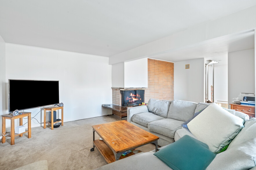 More Photos Of 318 3rd Ave S, Edmonds Apartments For Sale